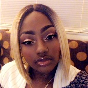 Meet your Posher, Monique